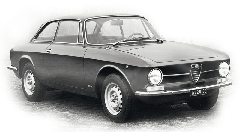 Ici une photo de l'alfa romeo GT1300junior pour votre fond d' cran